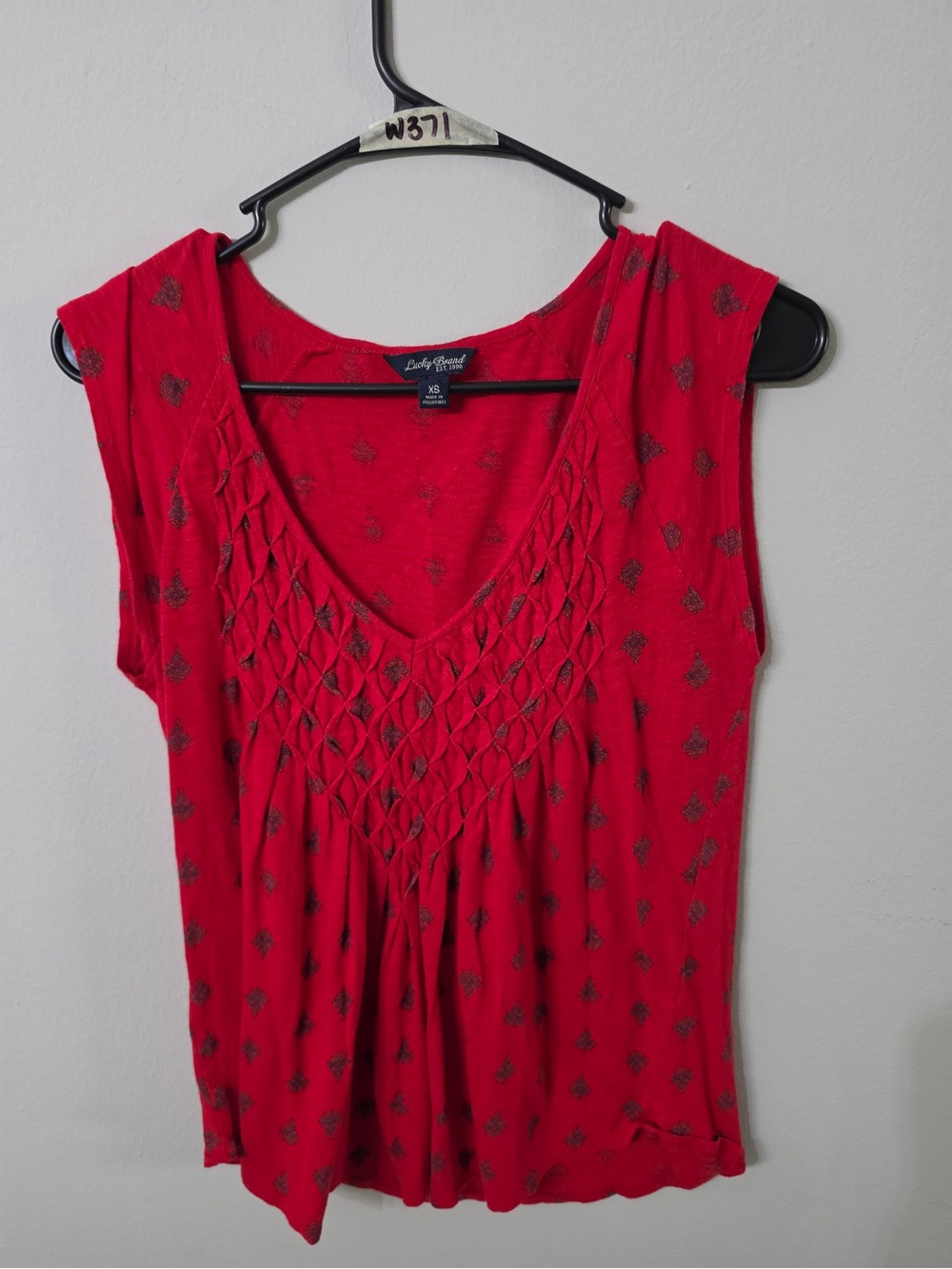Lucky Brand Women's Red Sleeveless Smocked V-Neck Top XS